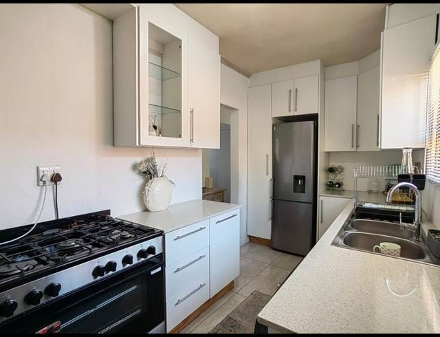 2 BEDROOM HOUSE FOR SALE IN KWANDENGEZI